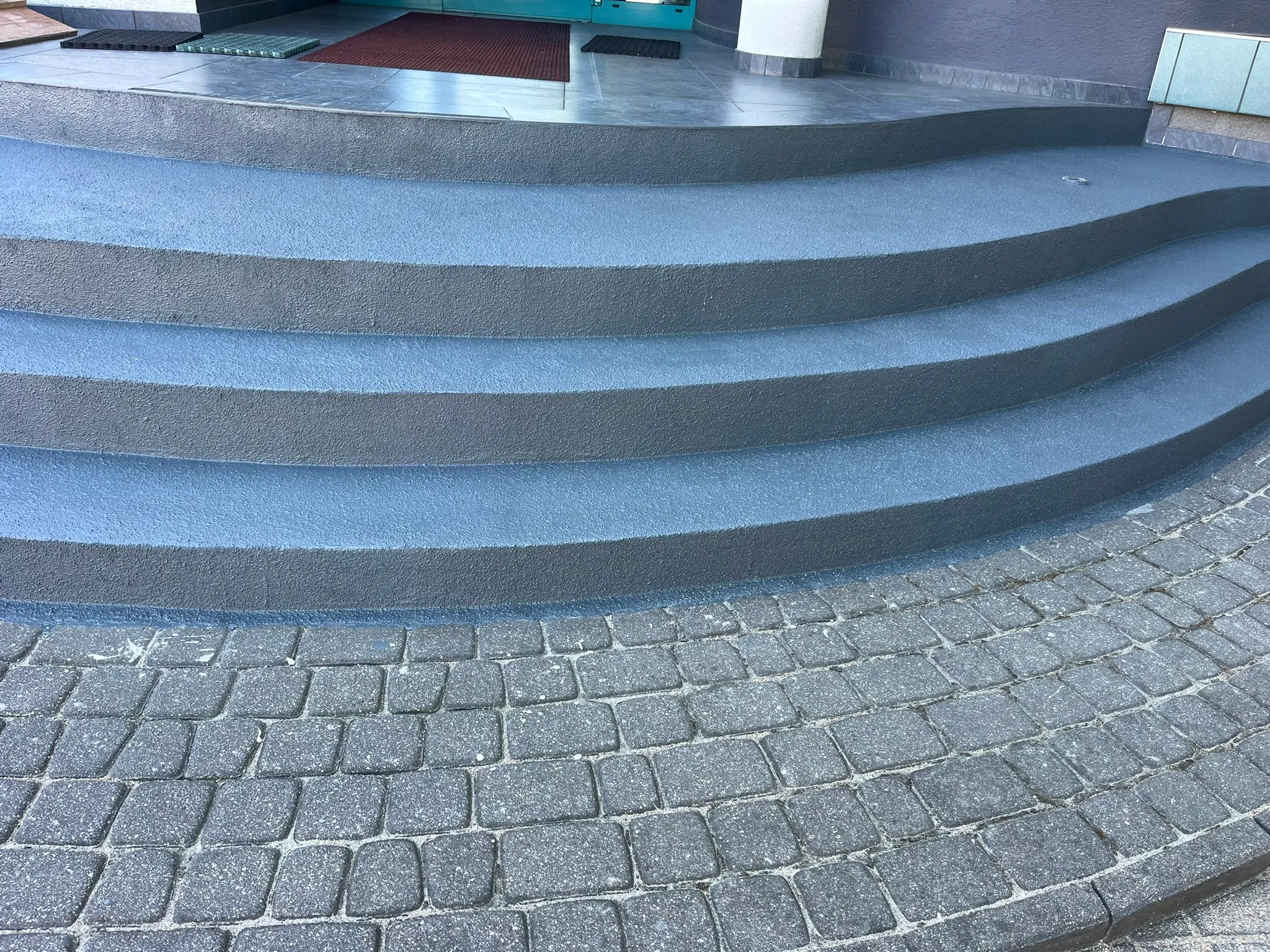 Pokrycie schodów zewnętrznych — powłoka zabezpieczająca